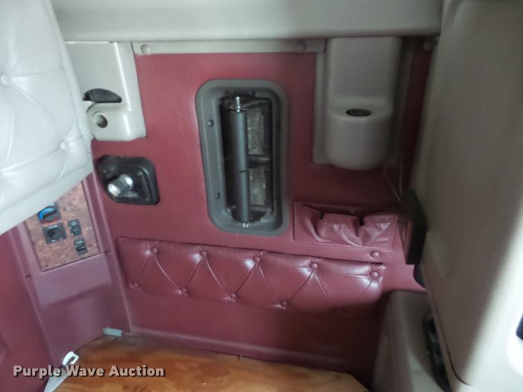 image for item K3519 1998 International Eagle 9400 semi truck