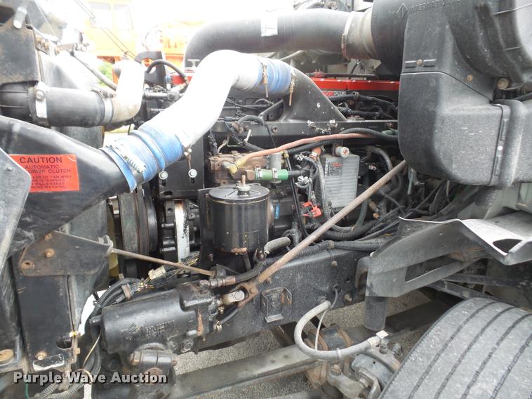 image for item K3519 1998 International Eagle 9400 semi truck