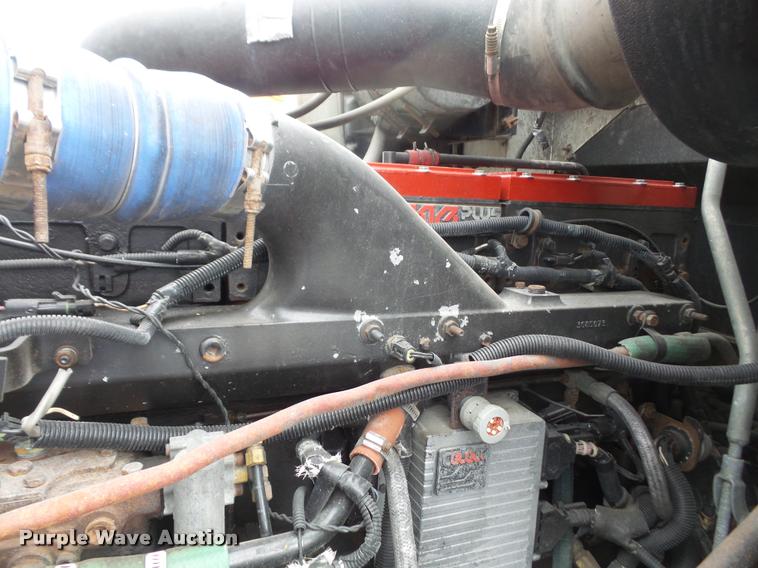 image for item K3519 1998 International Eagle 9400 semi truck