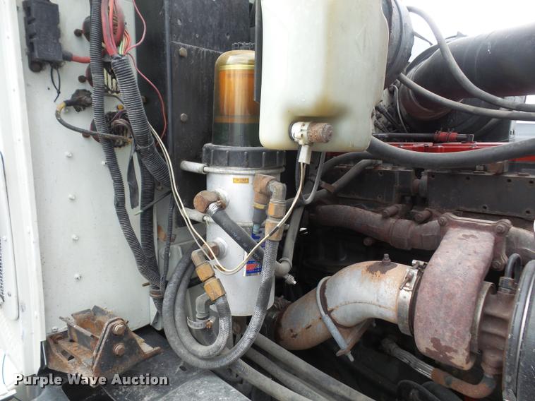 image for item K3519 1998 International Eagle 9400 semi truck