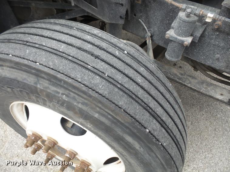 image for item K3519 1998 International Eagle 9400 semi truck