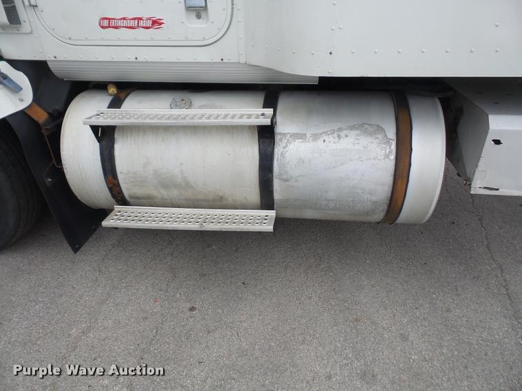 image for item K3519 1998 International Eagle 9400 semi truck