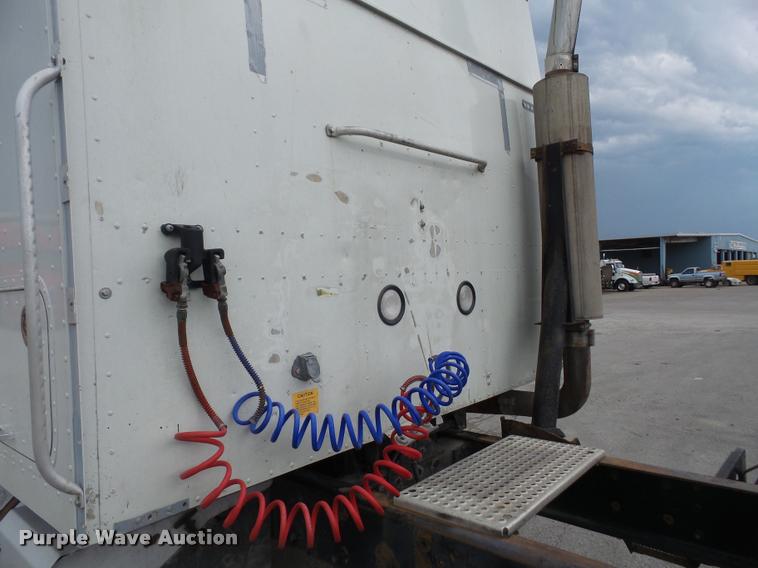 image for item K3519 1998 International Eagle 9400 semi truck