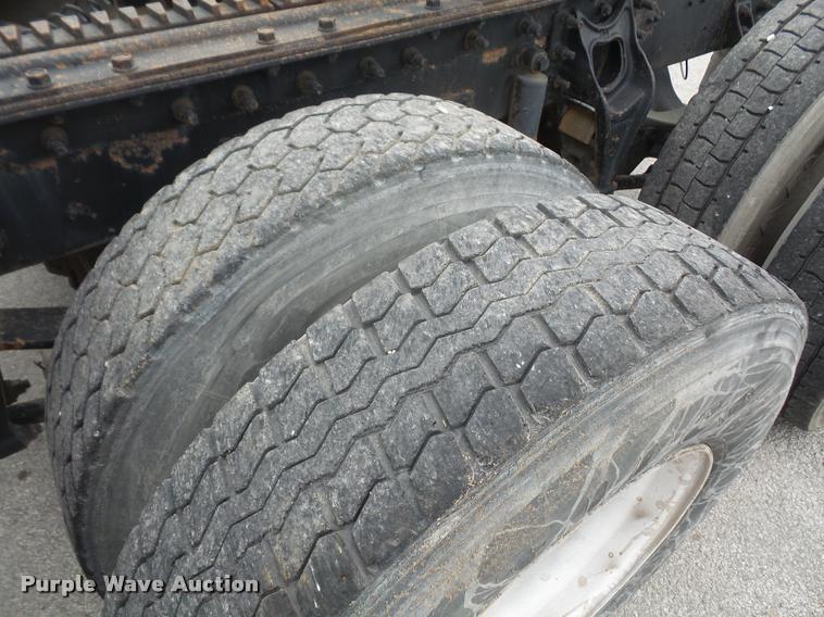 image for item K3519 1998 International Eagle 9400 semi truck