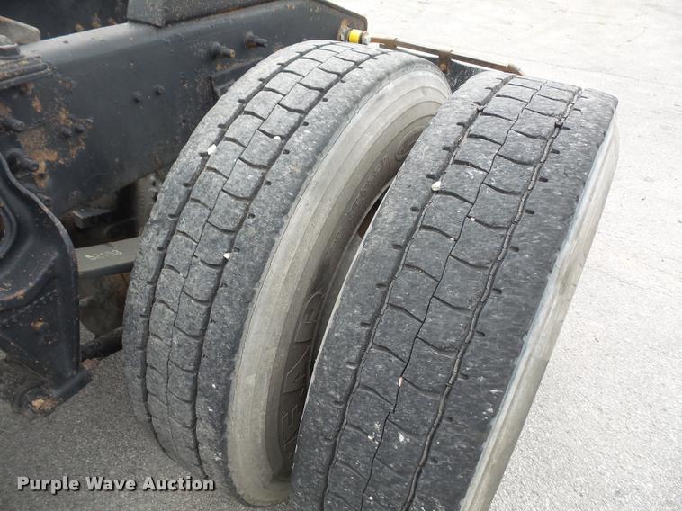 image for item K3519 1998 International Eagle 9400 semi truck