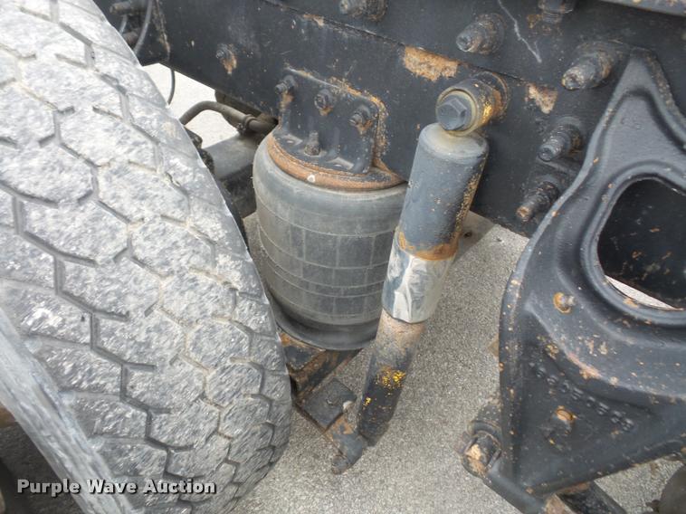 image for item K3519 1998 International Eagle 9400 semi truck