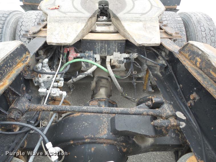 image for item K3519 1998 International Eagle 9400 semi truck