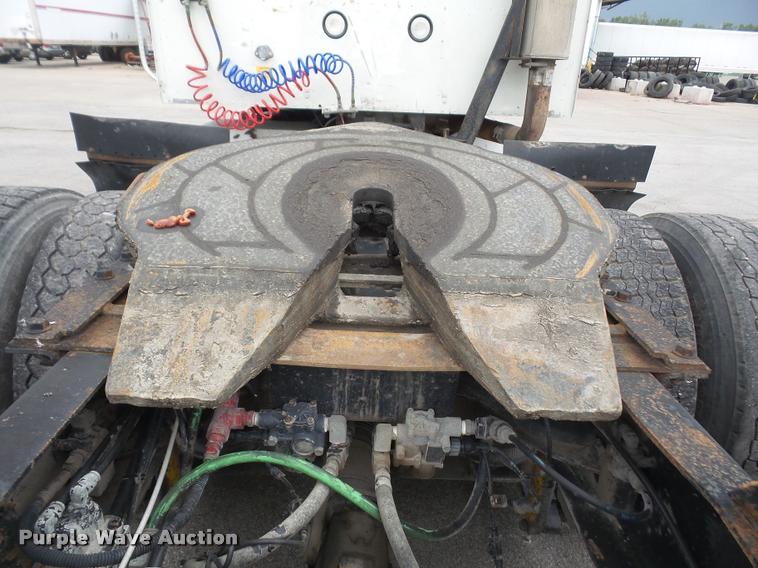 image for item K3519 1998 International Eagle 9400 semi truck