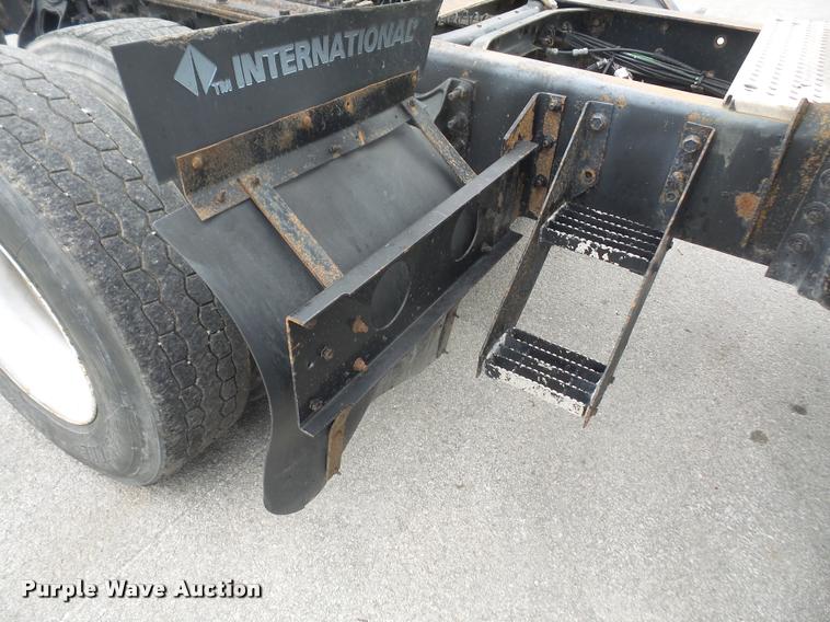 image for item K3519 1998 International Eagle 9400 semi truck