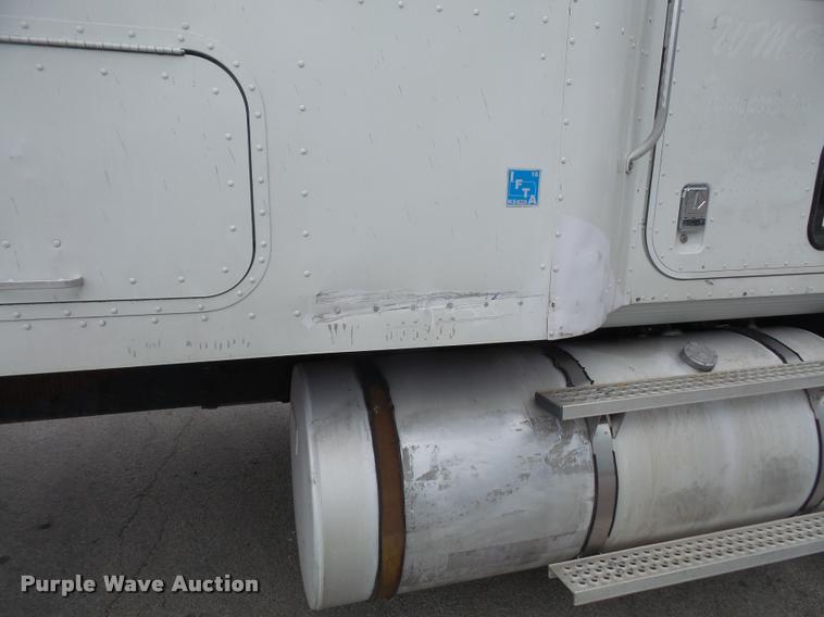 image for item K3519 1998 International Eagle 9400 semi truck