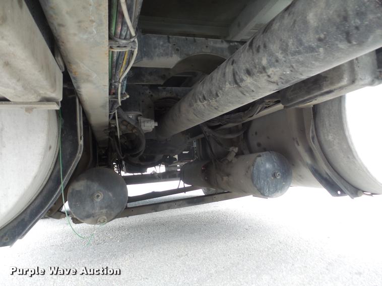 image for item K3519 1998 International Eagle 9400 semi truck