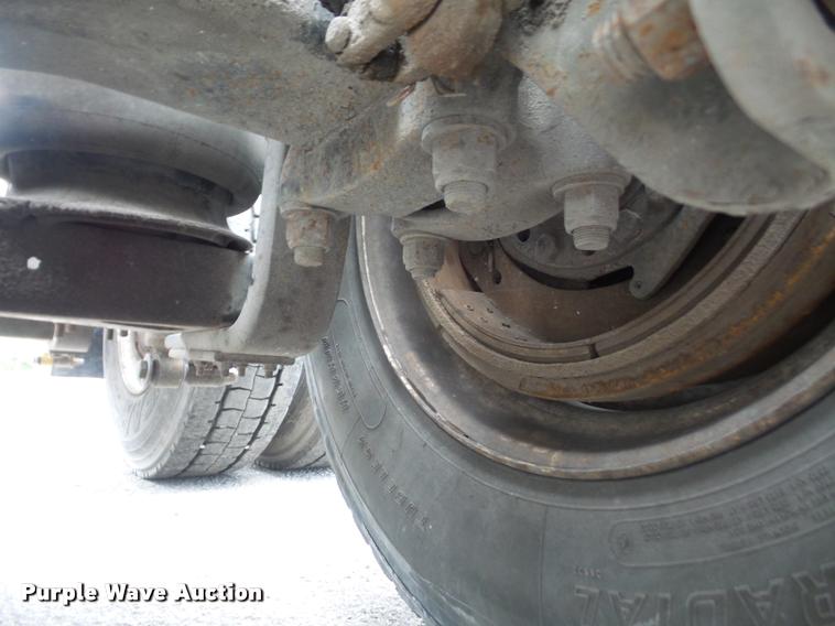 image for item K3519 1998 International Eagle 9400 semi truck