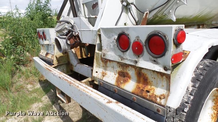 image for item K4045 1968 Trail Mobile tank trailer