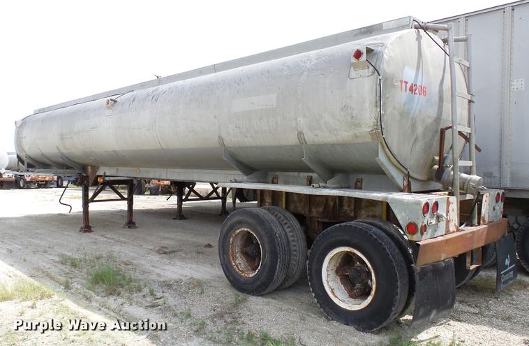 image for item K4047 1971 Fruehauf tank trailer