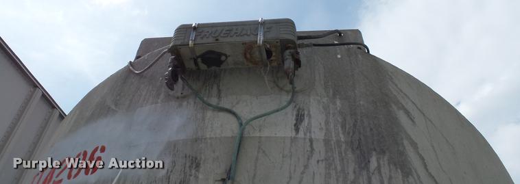 image for item K4047 1971 Fruehauf tank trailer