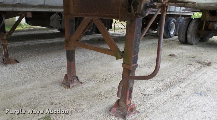 image for item K4047 1971 Fruehauf tank trailer