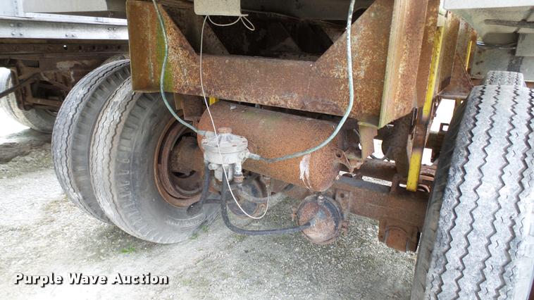 image for item K4047 1971 Fruehauf tank trailer
