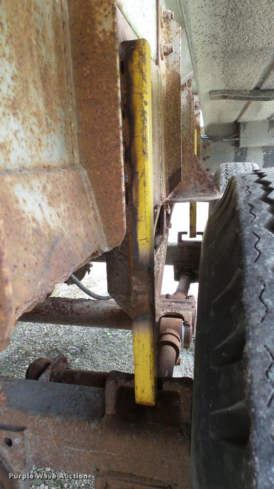 image for item K4047 1971 Fruehauf tank trailer