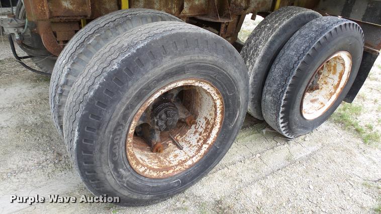 image for item K4047 1971 Fruehauf tank trailer