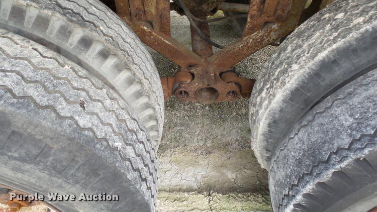 image for item K4047 1971 Fruehauf tank trailer