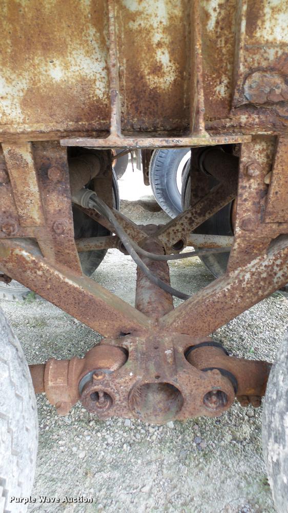 image for item K4047 1971 Fruehauf tank trailer