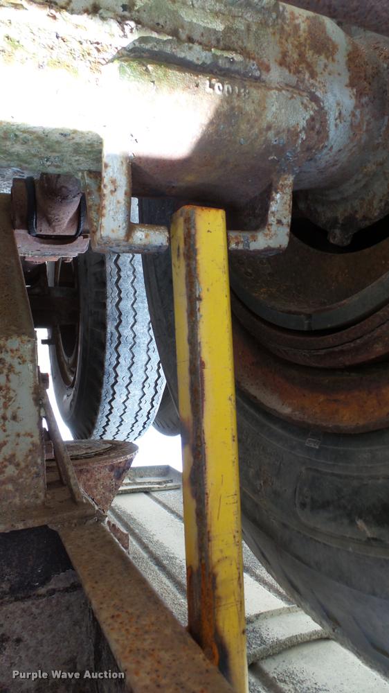 image for item K4047 1971 Fruehauf tank trailer