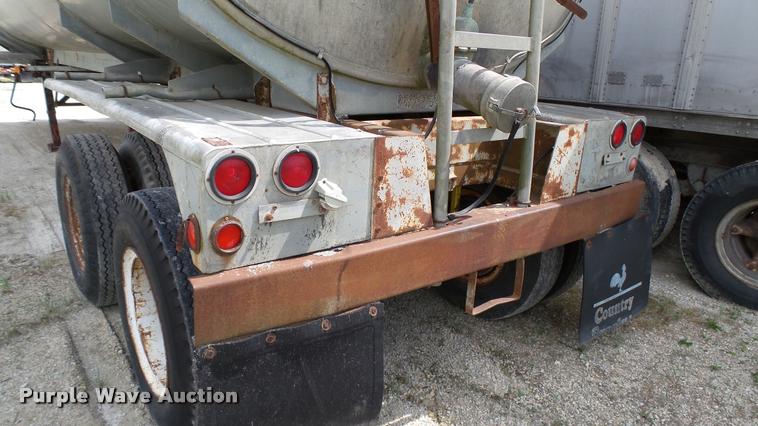 image for item K4047 1971 Fruehauf tank trailer