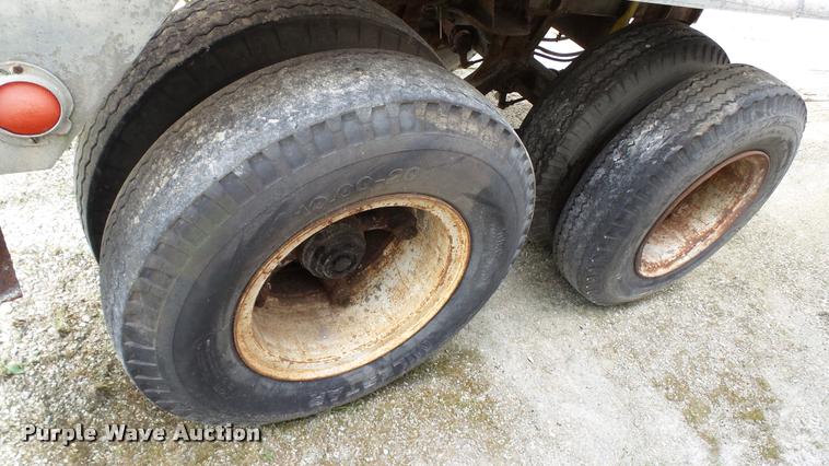 image for item K4047 1971 Fruehauf tank trailer