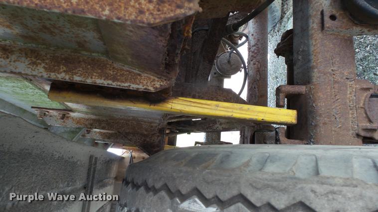 image for item K4047 1971 Fruehauf tank trailer