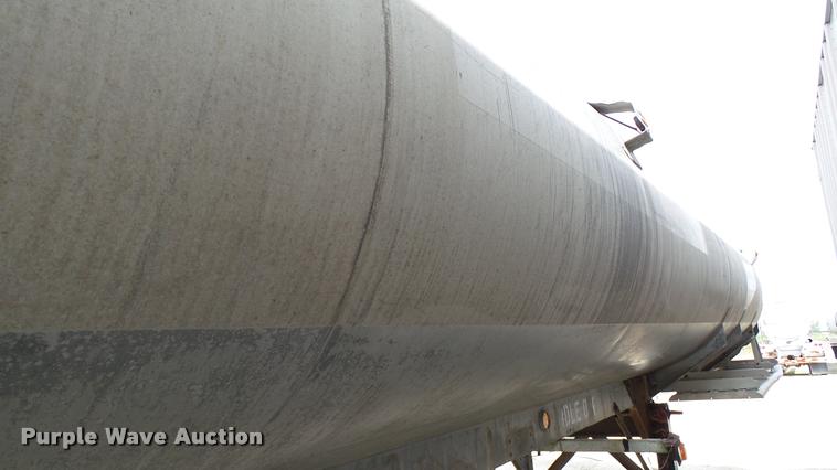 image for item K4047 1971 Fruehauf tank trailer