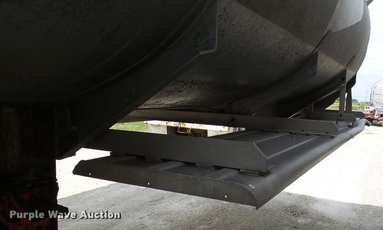 image for item K4047 1971 Fruehauf tank trailer