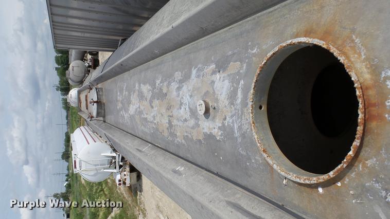 image for item K4047 1971 Fruehauf tank trailer