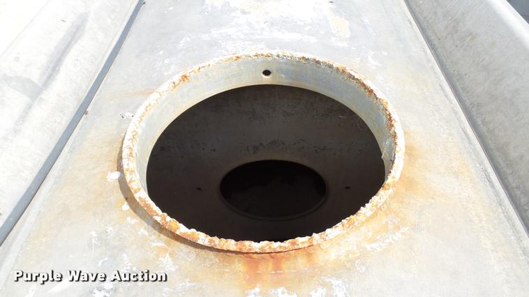 image for item K4047 1971 Fruehauf tank trailer