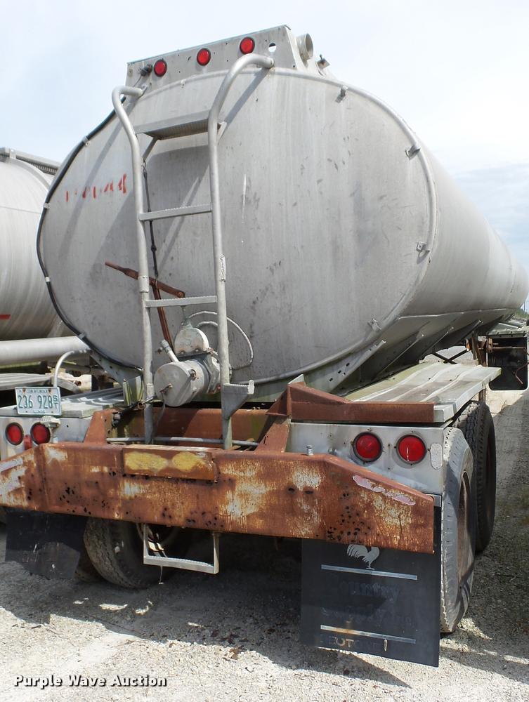 image for item K4048 1972 Heil tank trailer