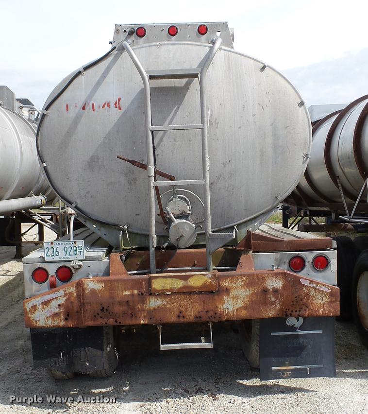 image for item K4048 1972 Heil tank trailer