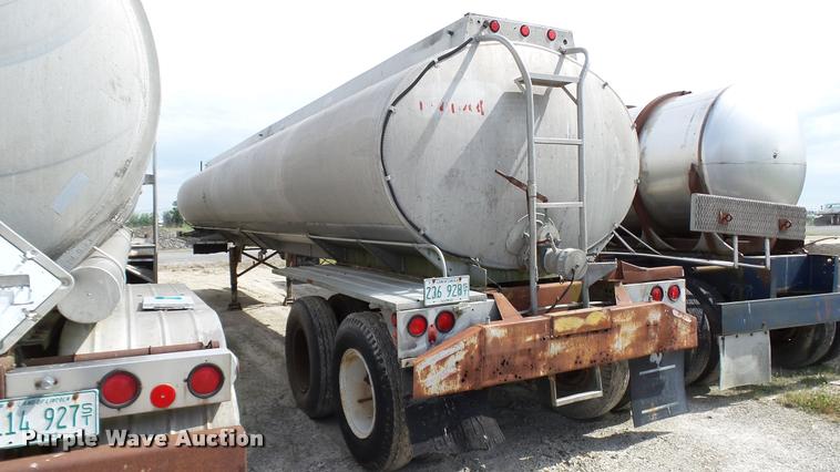 image for item K4048 1972 Heil tank trailer