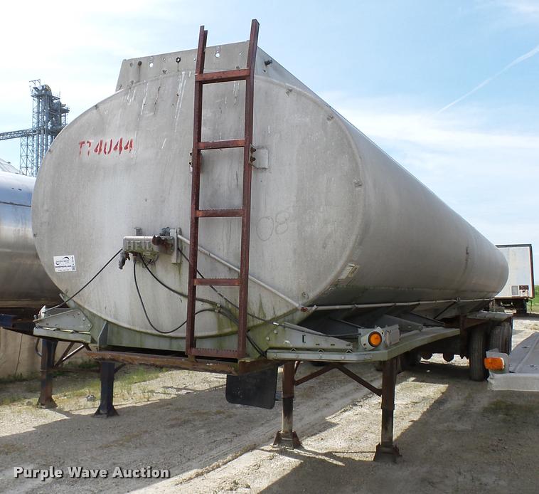 image for item K4048 1972 Heil tank trailer