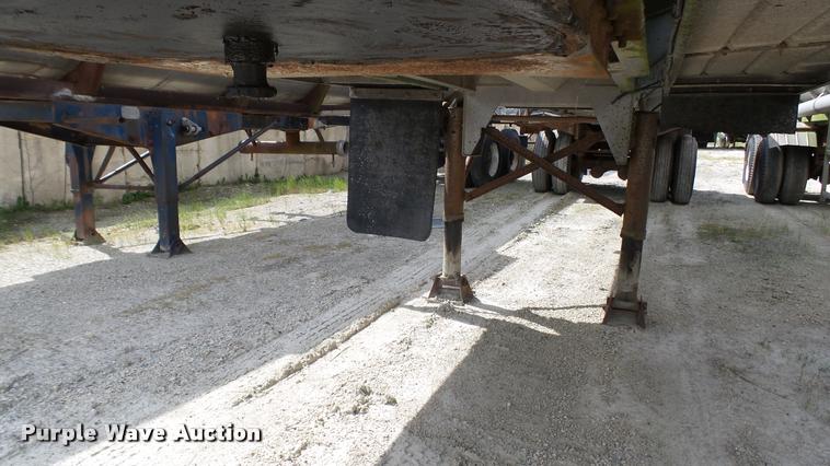 image for item K4048 1972 Heil tank trailer