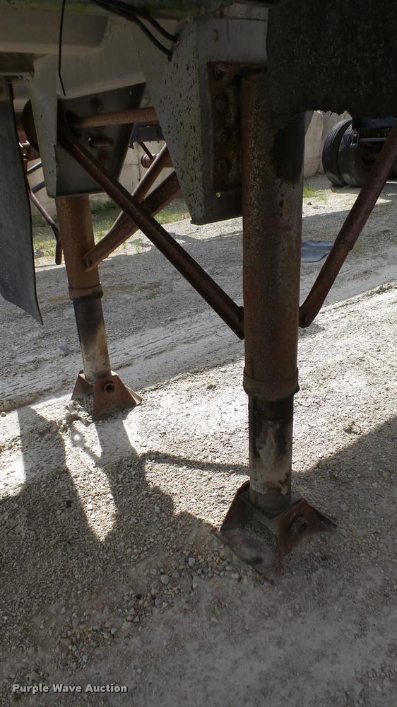 image for item K4048 1972 Heil tank trailer