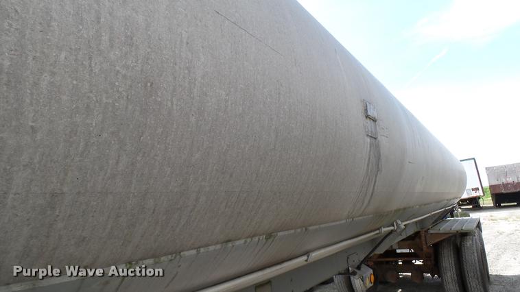 image for item K4048 1972 Heil tank trailer