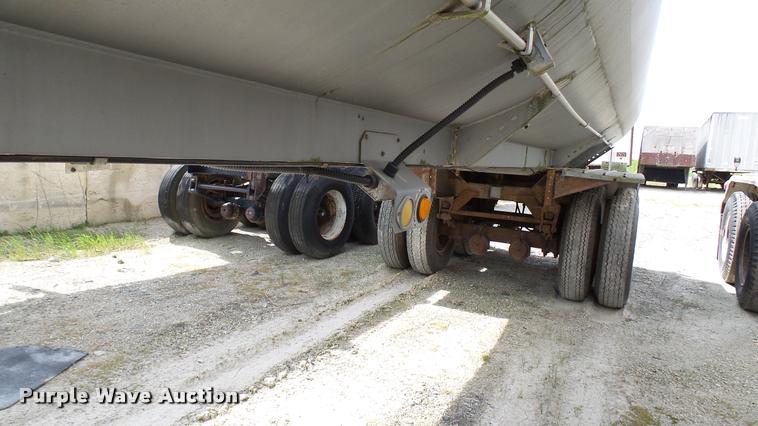 image for item K4048 1972 Heil tank trailer