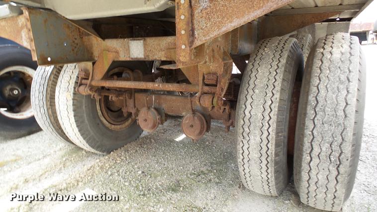 image for item K4048 1972 Heil tank trailer