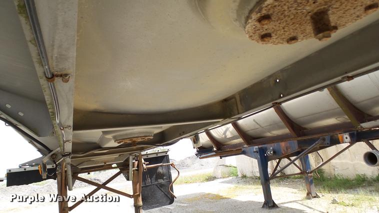 image for item K4048 1972 Heil tank trailer