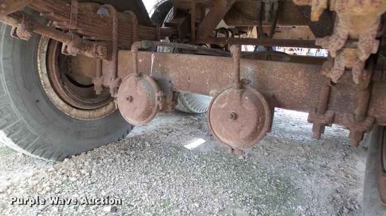 image for item K4048 1972 Heil tank trailer