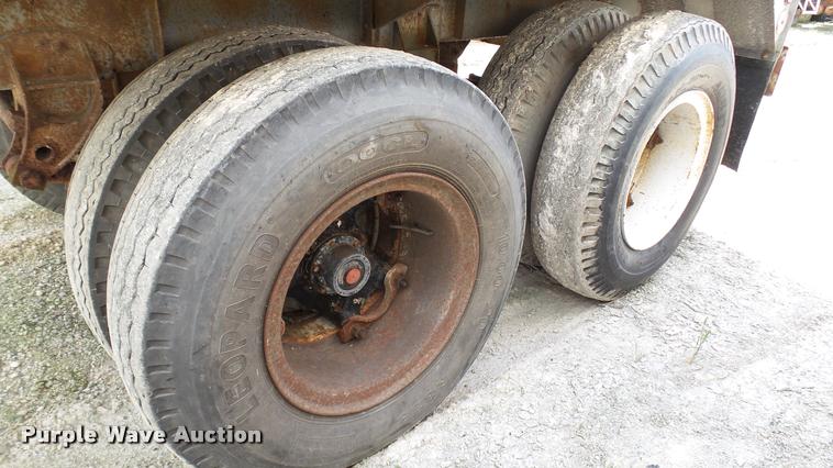 image for item K4048 1972 Heil tank trailer