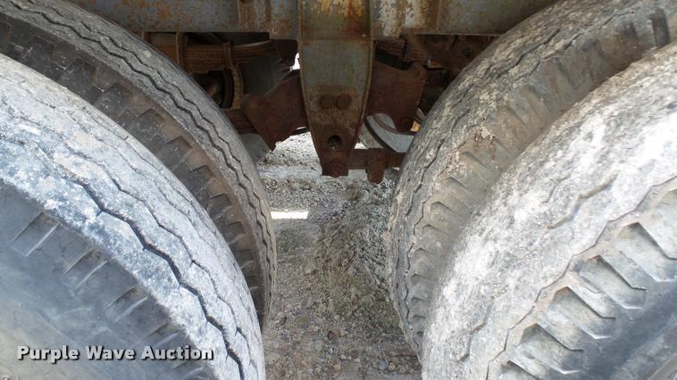 image for item K4048 1972 Heil tank trailer