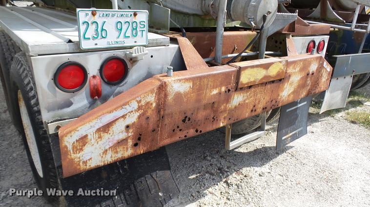 image for item K4048 1972 Heil tank trailer