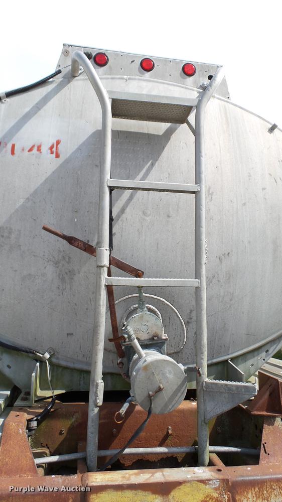 image for item K4048 1972 Heil tank trailer