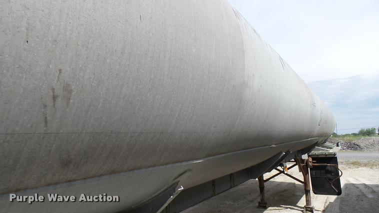 image for item K4048 1972 Heil tank trailer