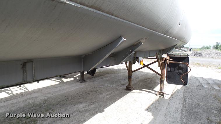 image for item K4048 1972 Heil tank trailer